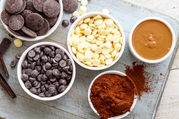 Die unterschiedlichen Schokoladensorten haben verschiedene Kakaoanteile und Fettgehalte.
